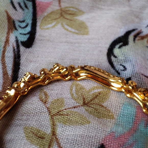 Ruby Garnet Red Rhinestone Prong Set Vintage Gold Tone Bangle Bracelet EUC - Picture 5 of 9